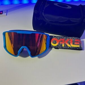 Oakley snowboarding/skiing goggles.